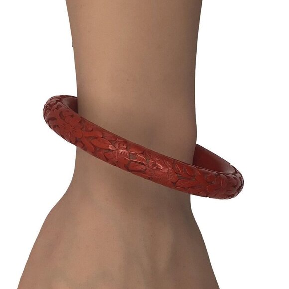 Vintage Cinnabar Bangle Bracelet Flower Design Dark Red Traditional - Picture 2 of 3